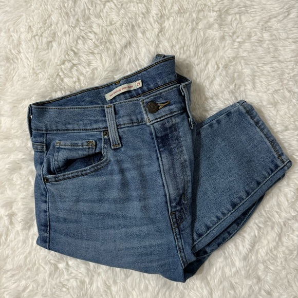 Levi’s High Waisted Mom Jeans in Blue Size 25 - Picture 9 of 11
